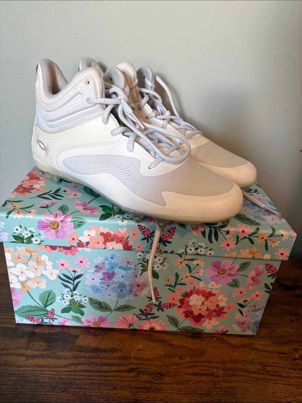 Under Armour Women's White Athletic Cleats with Low-Top Design